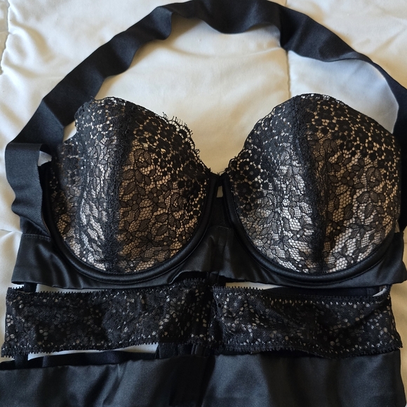 Victorias Secret Black Lace Padded Halter Bra - Picture 4 of 4